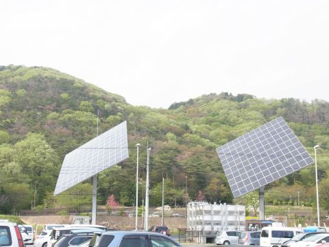 みかも山公園の前にある道の駅みかも　太陽光発電の巨大ソーラーパネル
