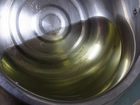 アスパラをゆでたら、お湯が緑色！