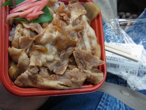道の駅どまんなかたぬまのお弁当　ミニ豚丼257円