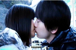 ユノがよそ見している間にキス