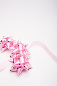 ピンク色のプレゼント用のリボン"