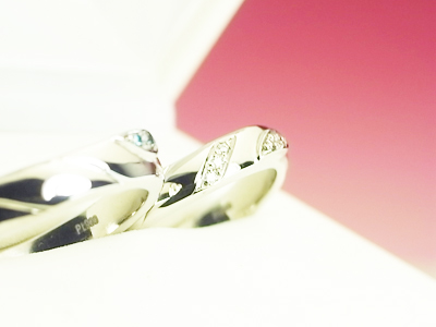 結婚指輪　ダイヤ　多め