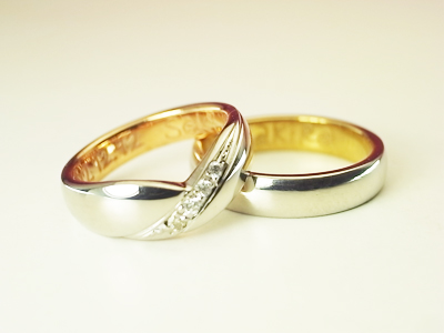 結婚指輪　コンビ　V