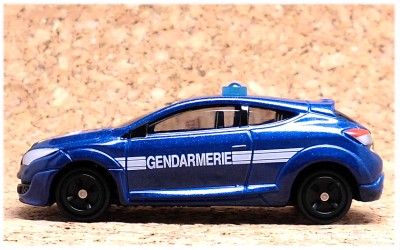tomica_megane_renault_sport_gendarmerie_004s.jpg