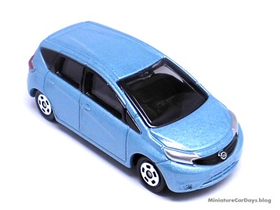 tomica_nissan_note_002s.jpg
