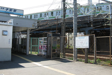 京急 子安駅とJR横浜線205系