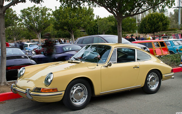800px-1964_Porsche_911_-_yellow_-_fvl.jpg